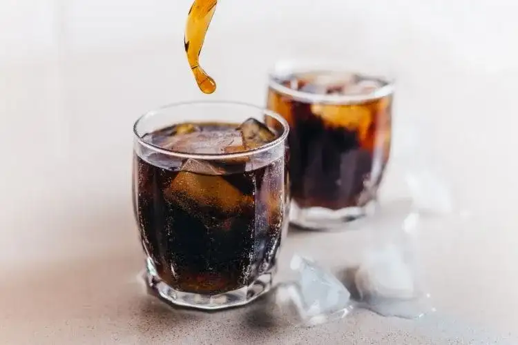 Coca-Cola drink: historia, smaki i najlepsze przepisy na drinki