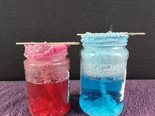 Eksperyment z solą i wodą: Jak łatwo wyhodować piękne kryształki