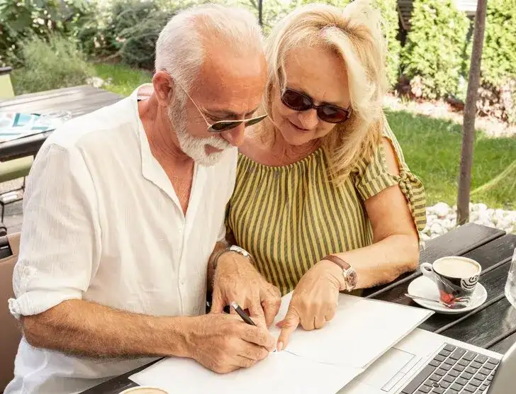 Nie przegap terminu! Zasiłek przedemerytalny: Kiedy złożyć wniosek?