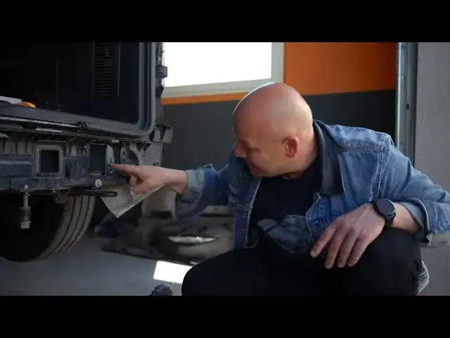 Gdzie wkręcić ucho do holowania VW T5 - prosta instrukcja krok po kroku