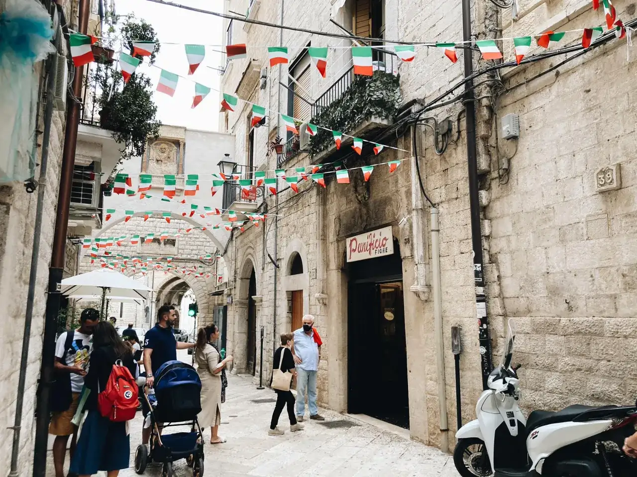 Czy w Bari jest bezpiecznie? Poznaj zagrożenia i bezpieczne miejsca