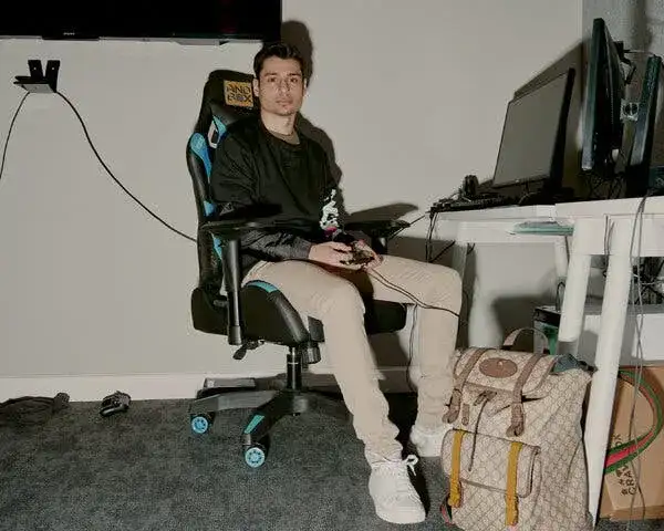 Gamingowy streetwear: Jak PC kształtuje modę? Przewodnik po stylu