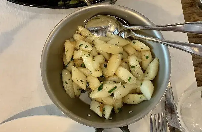 Co warto zjeść w Poznaniu? Najlepsze lokalne smaki, które musisz spróbować