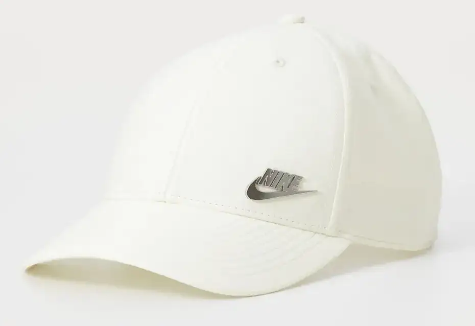 Jak prać czapkę z daszkiem Nike, aby jej nie uszkodzić?