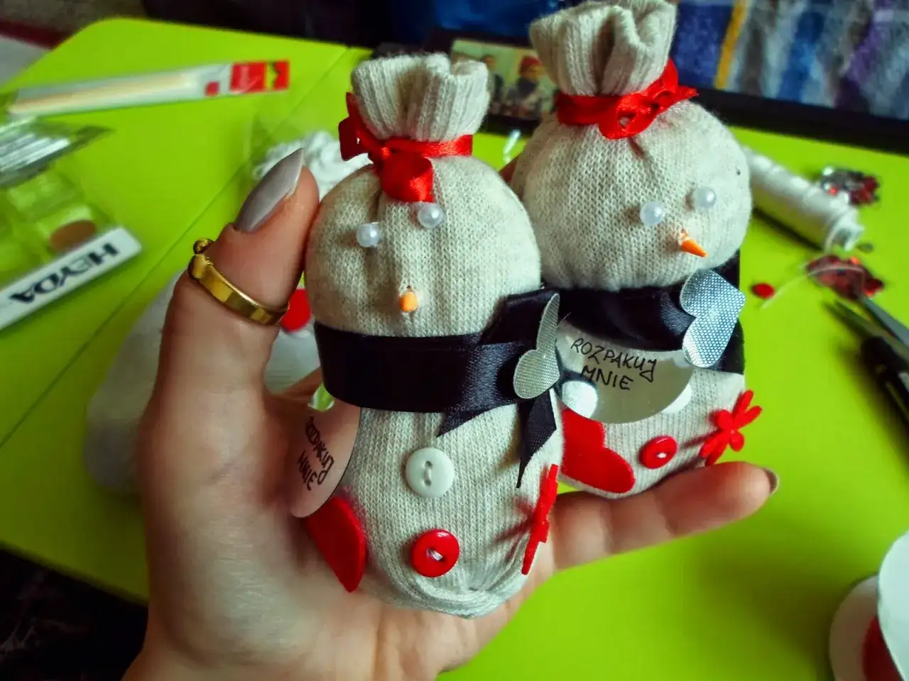 Jak zapakować skarpetki na prezent? Od nudy do WOW!