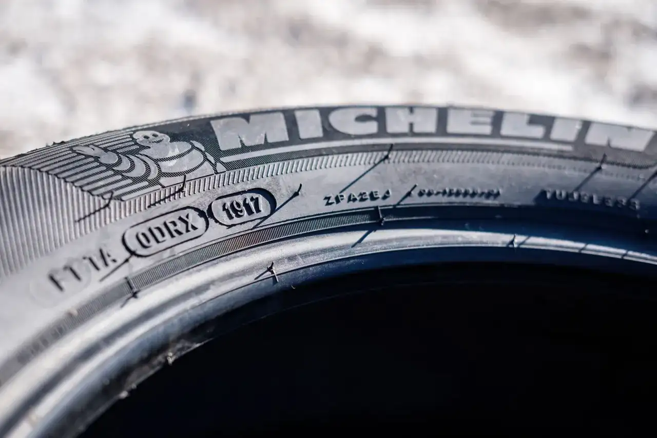 Wiek opony to bezpieczeństwo! Sprawdź kod DOT w 30 s.