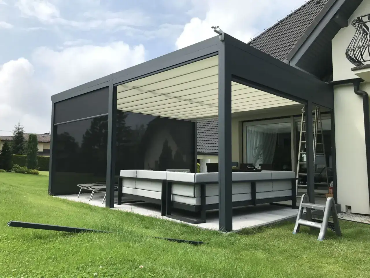 Skuteczne sposoby na to, czym zabezpieczyć pergole przed zniszczeniem