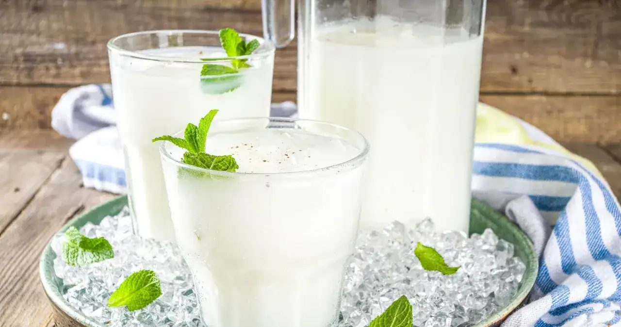 Czy maślanka jest dietetyczna? Odkryj jej niskokaloryczne właściwości