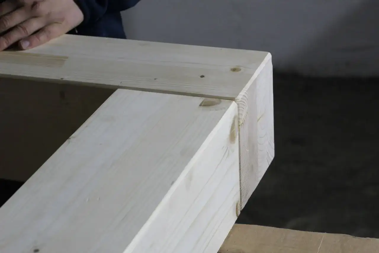 Jakie drewno na pergolę wybrać, aby uniknąć kosztownych błędów?