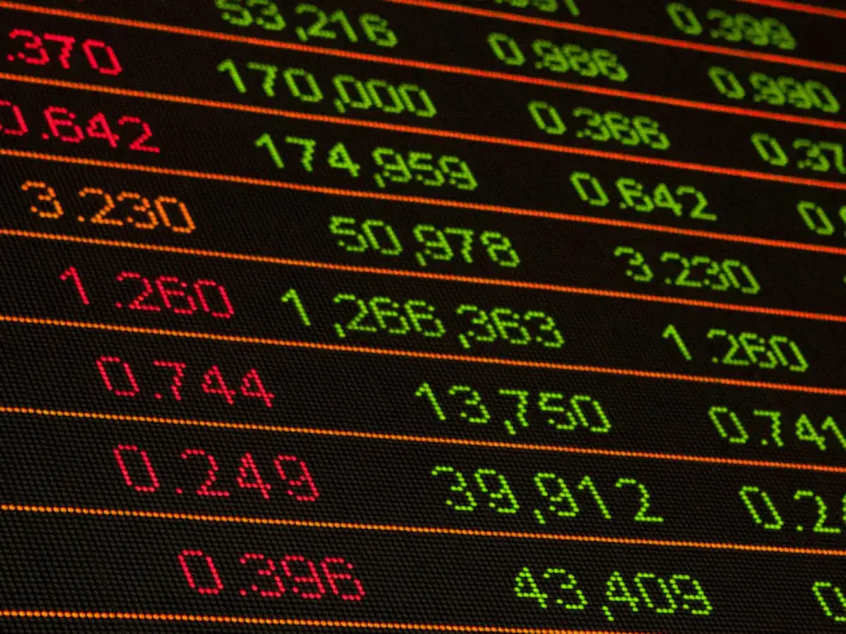 Akcje czy obligacje – co wybrać, aby uniknąć strat w inwestycjach?