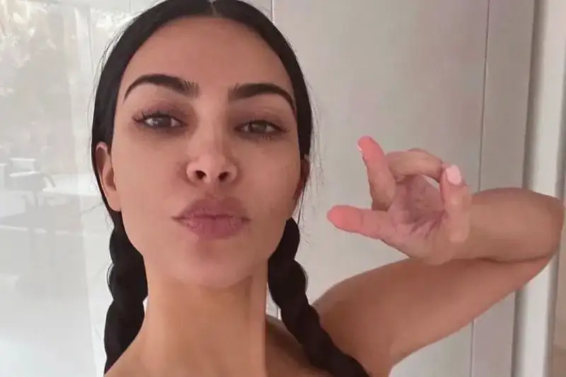 Kim Kardashian a botoks: Jak wpływa na jej karierę i wygląd?