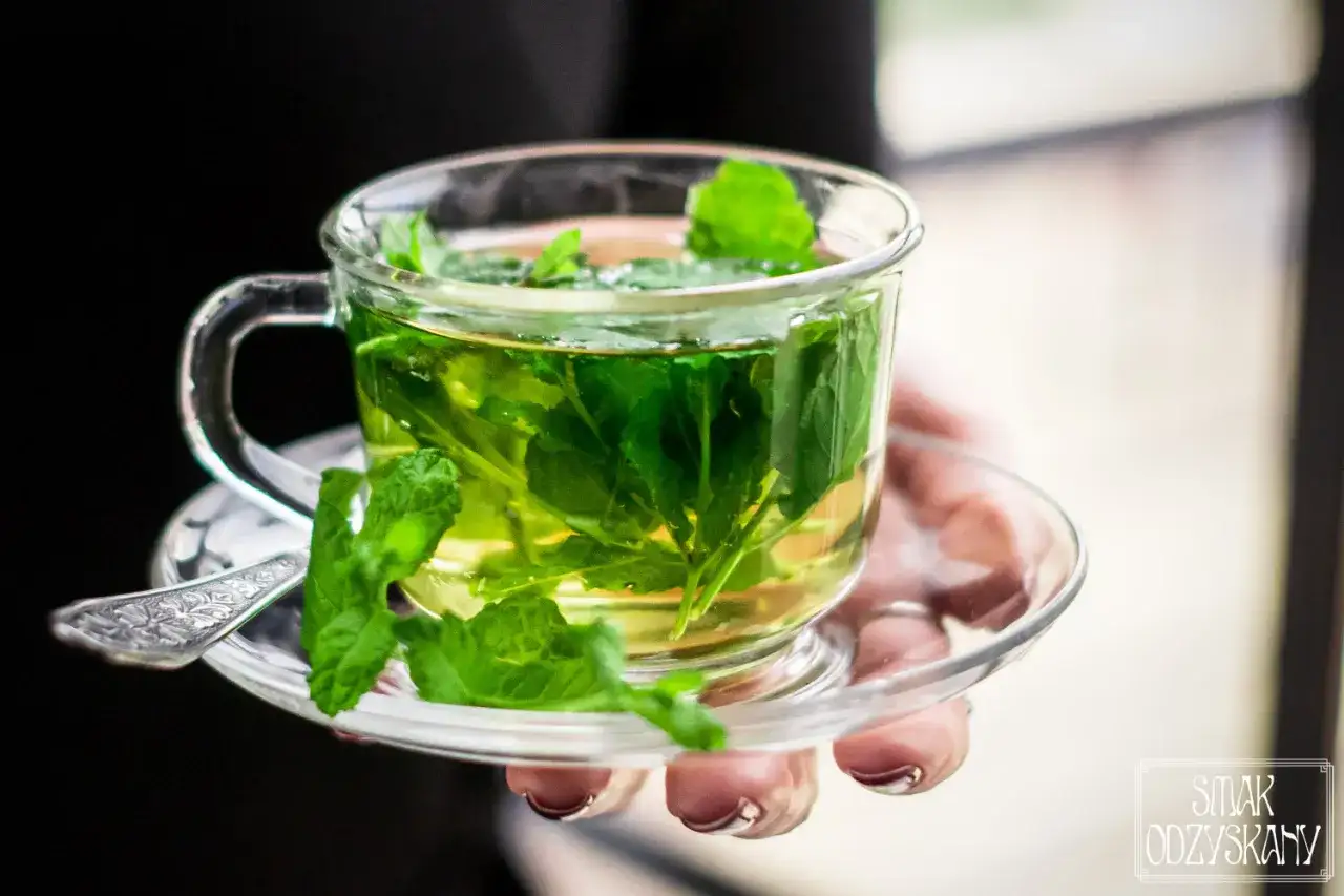 Domowa herbata z mięty przepis: jak zaparzyć aromatyczny napar krok po kroku