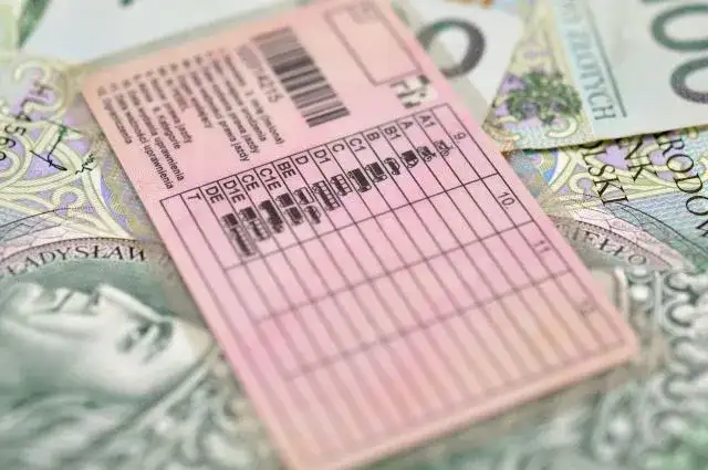 Prawo jazdy AM: jakie pojazdy możesz prowadzić i na co uważać?