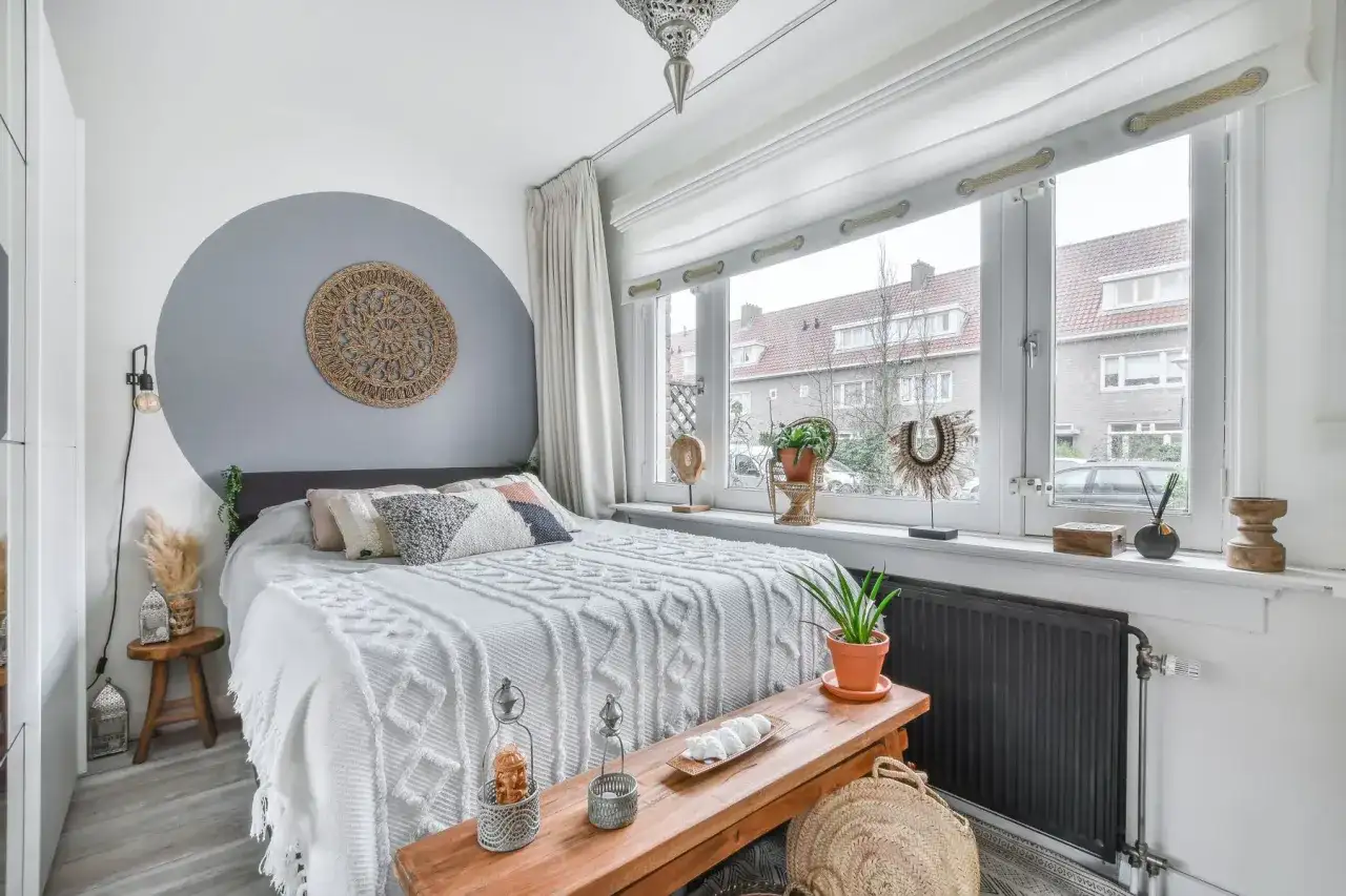 Kilka sprytnych trików, jak urządzić małą sypialnię