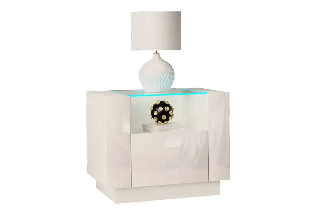 Mały stolik nocny: Jak wybrać funkcjonalny? 4 cechy