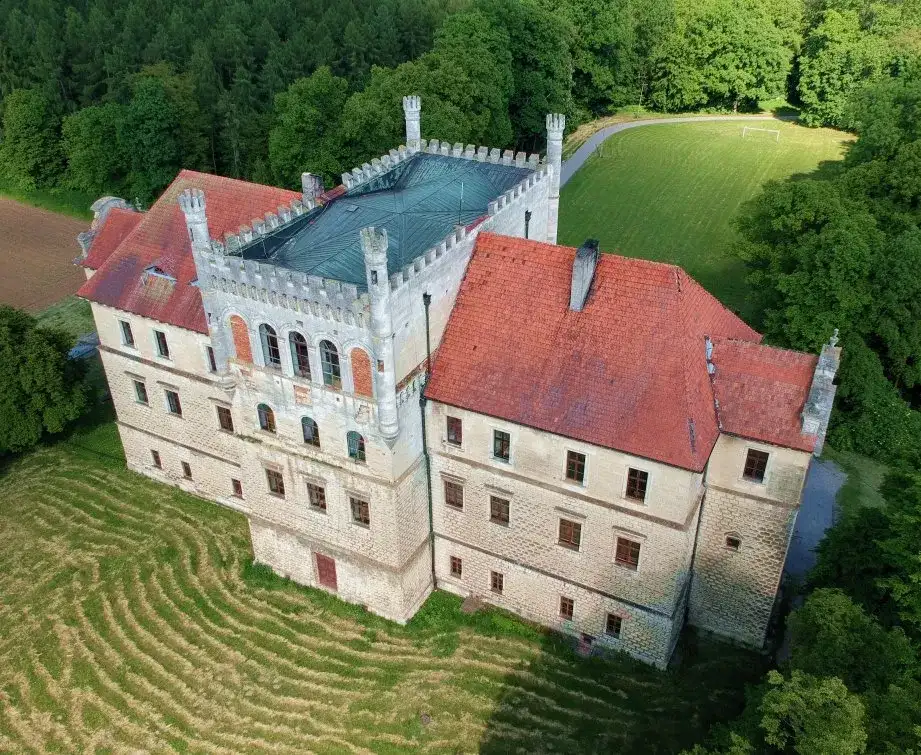 Książ Wielki: Renesansowy Pałac i Ukryte Skarby Małopolski