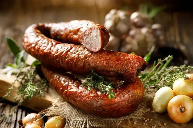 Jak przygotować kiełbasę swojską na 3 kg - sprawdzony przepis krok po kroku
