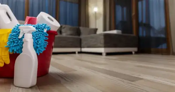 Czym myć podłogę po remoncie, aby uniknąć zniszczeń i osadów?