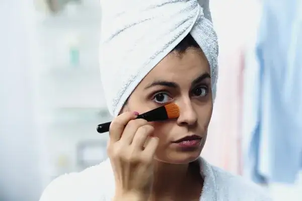 Jak skrócić nos makijażem: 5 skutecznych technik konturowania