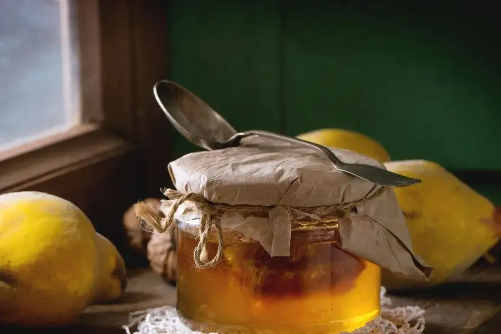 Jak zrobić sok z pigwowca - prosty przepis na pyszny napój domowy