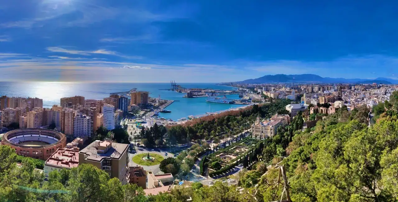 Malaga - nad jakim morzem leży to piękne hiszpańskie miasto?