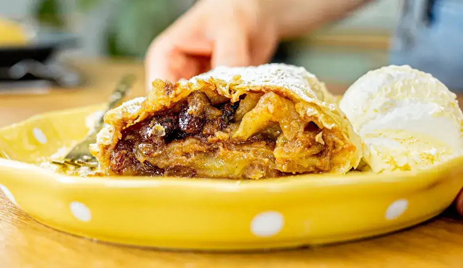 Jak wyczarować domową struclę z jabłkami w zaledwie pół godziny?