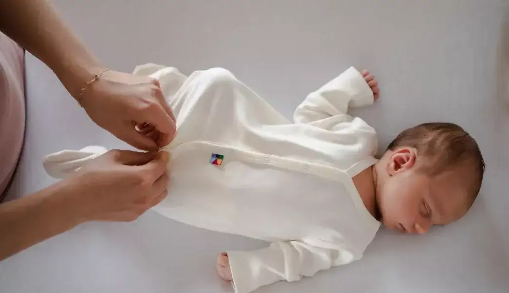 Jak ubrać noworodka w szpitalu, aby zapewnić mu komfort i ciepło