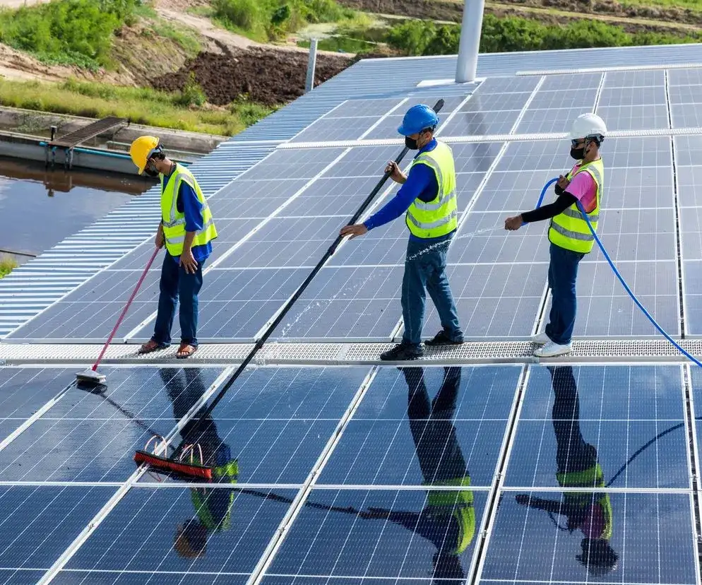  Jak skutecznie czyścić panele fotowoltaiczne domowe - porady