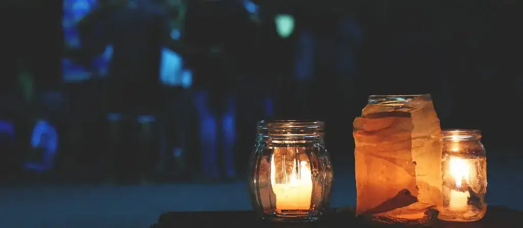 Czym jest czuwanie w kościele? Znaczenie, przebieg i praktyczne porady