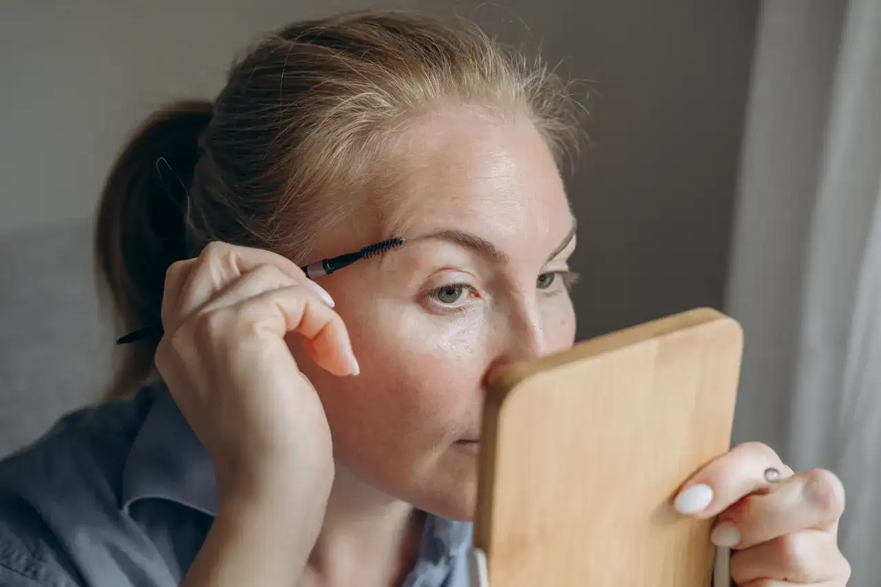 Naturalna oprawa oka – jak podkreślić brwi i dlaczego warto to robić?