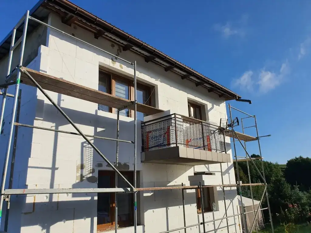 Czyste powietrze: jak uzyskać dofinansowanie na ocieplenie domu?