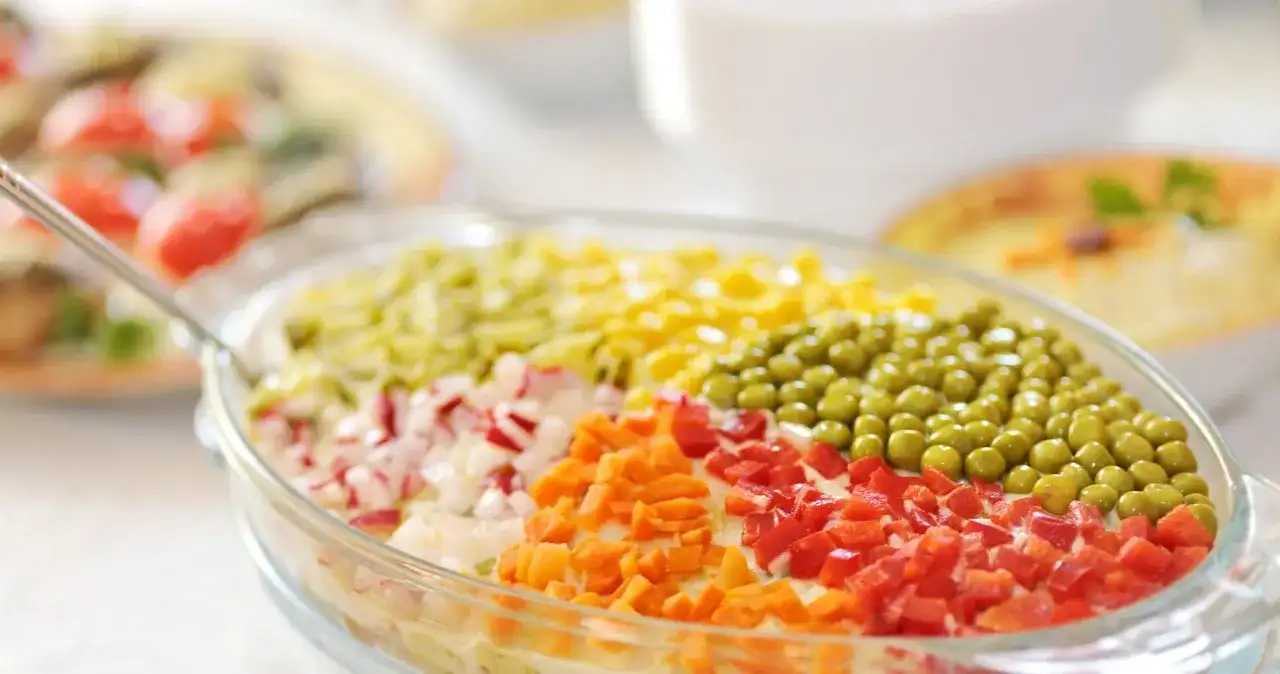 Czy sałatka jarzynowa jest lekkostrawna? Oto, co musisz wiedzieć