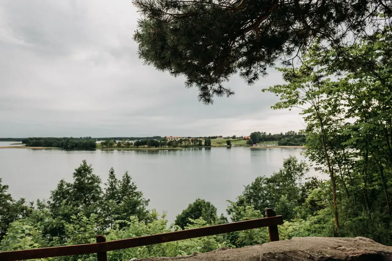Jezioro Święcajty – raj dla miłośników przyrody i rekreacji
