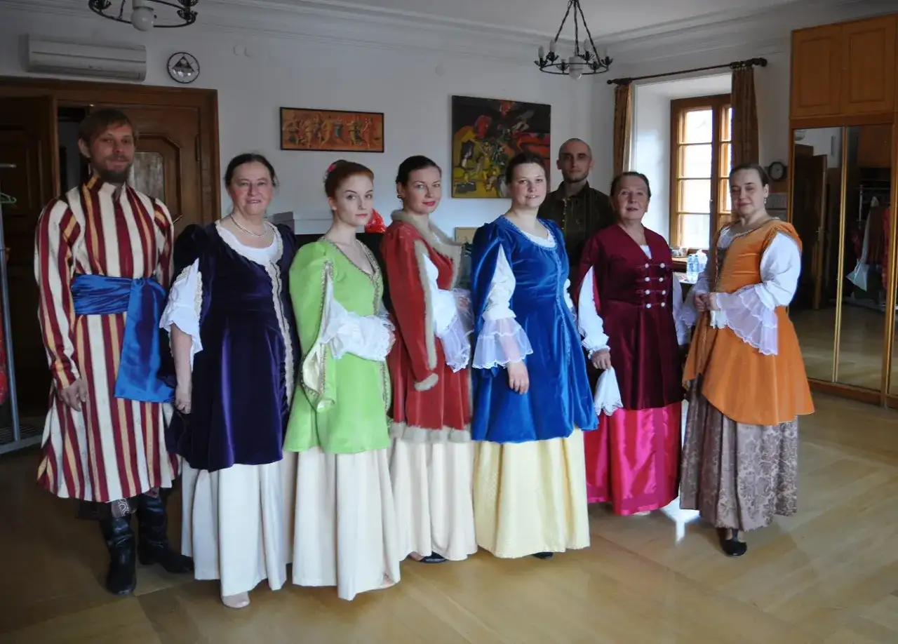 Jak zrobić strój średniowieczny - proste kroki i materiały do szycia