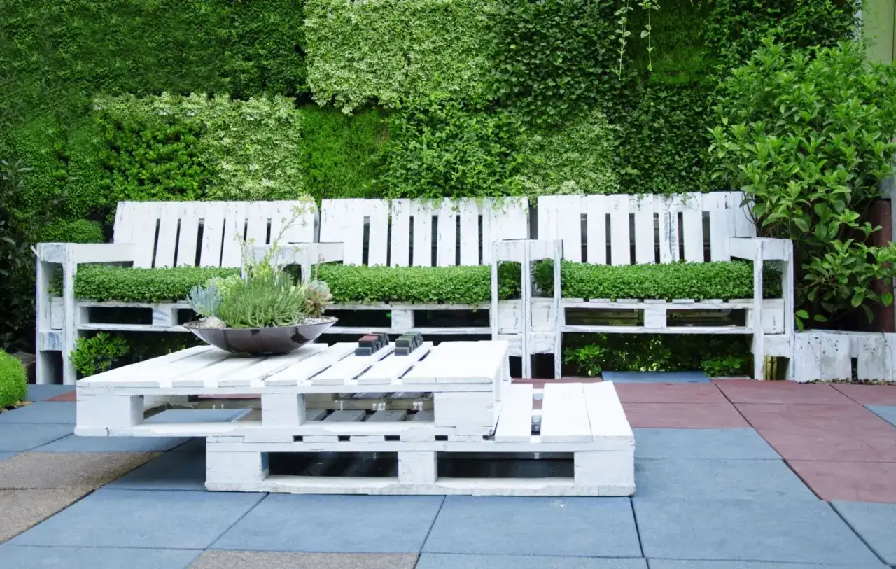 Stół z palet do ogrodu: Zrób to sam! Prosty poradnik krok po kroku