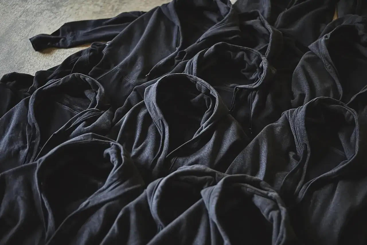 Proste sposoby, by czarne ubrania nie obłaziły - skuteczna pielęgnacja