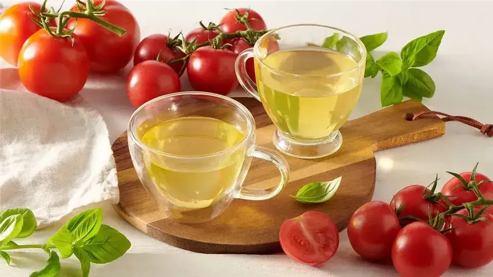 Sok pomidorowy czy zdrowy? Odkryj jego zalety i zagrożenia zdrowotne