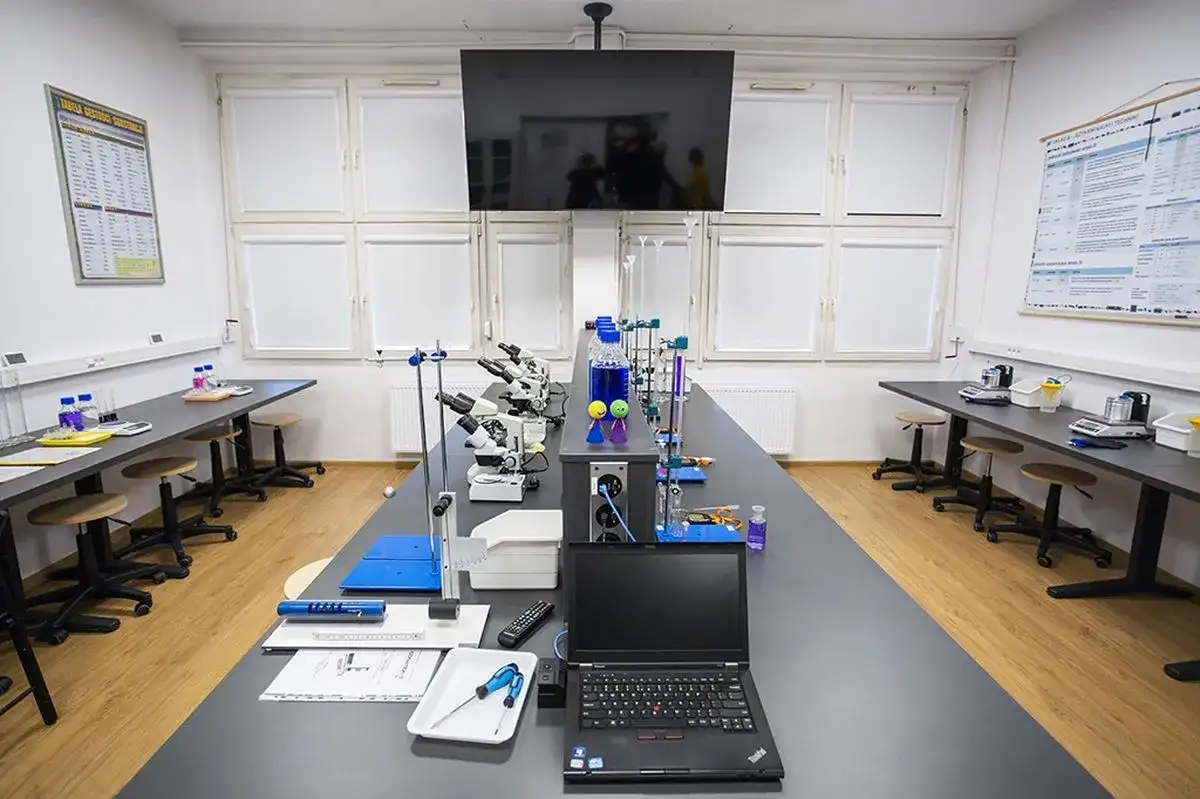 Kryminalistyka w Katowicach: Które uczelnie oferują studia?