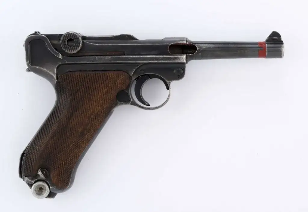 Co oznacza gdy ktoś celuje do ciebie z pistoletu we śnie - interpretacja