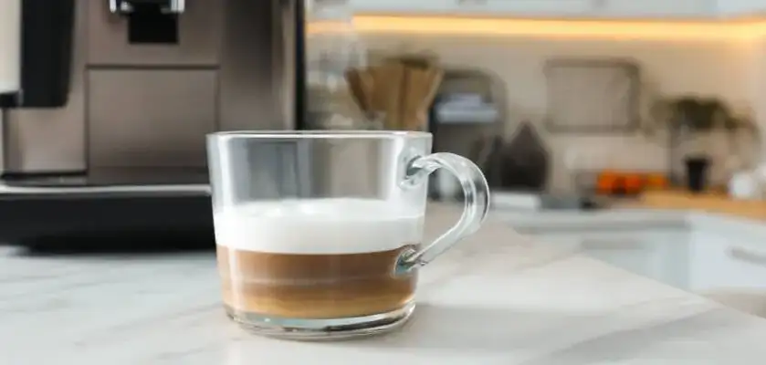 Dlaczego nie spienia mleka w ekspresie do kawy? Oto najczęstsze przyczyny