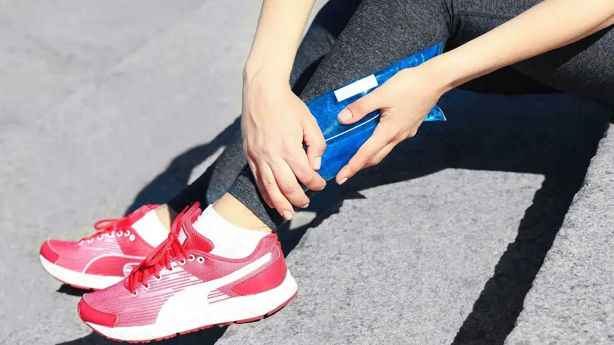 Skuteczne sposoby na ból łydek - ulga i domowe metody leczenia