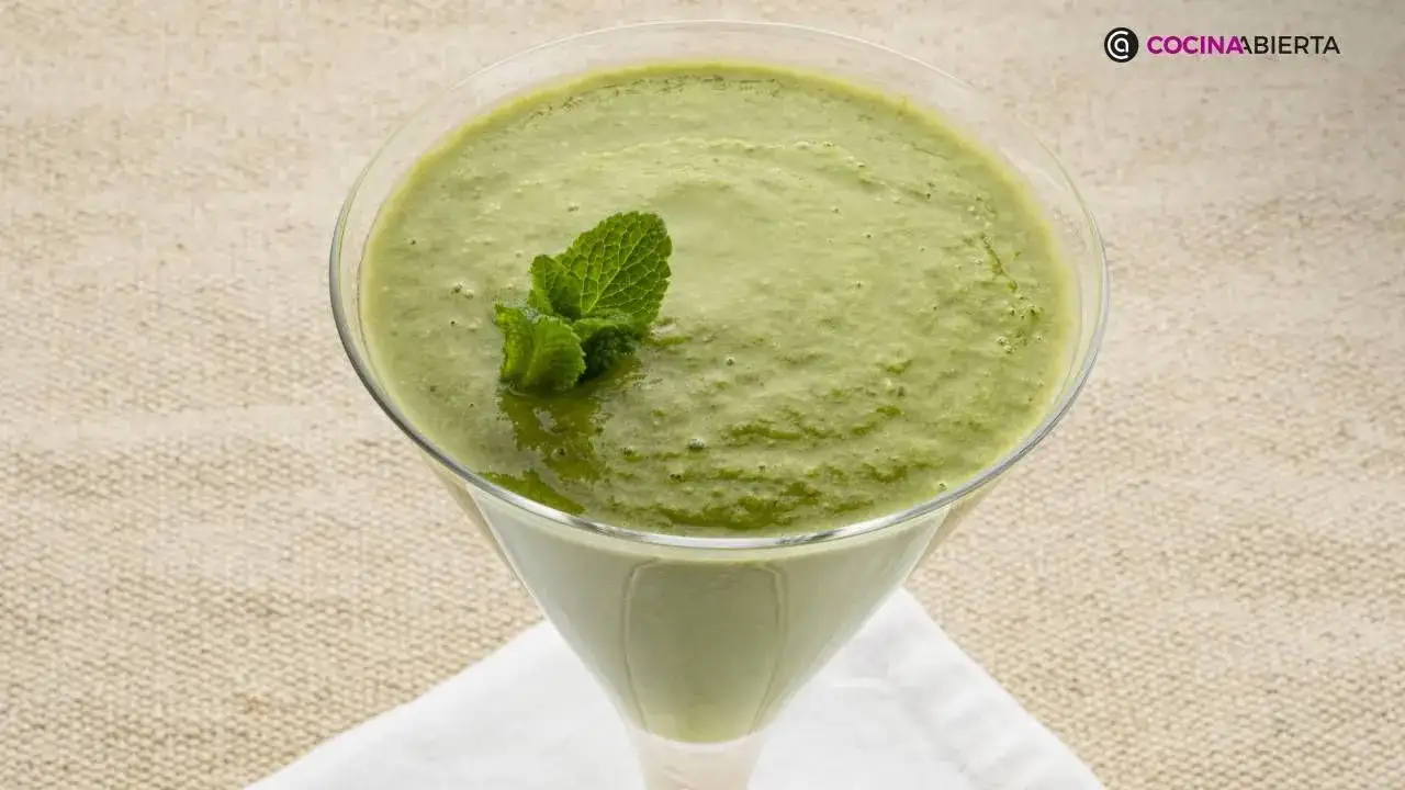 Deliciosos batidos de espinacas y manzana para una vida saludable