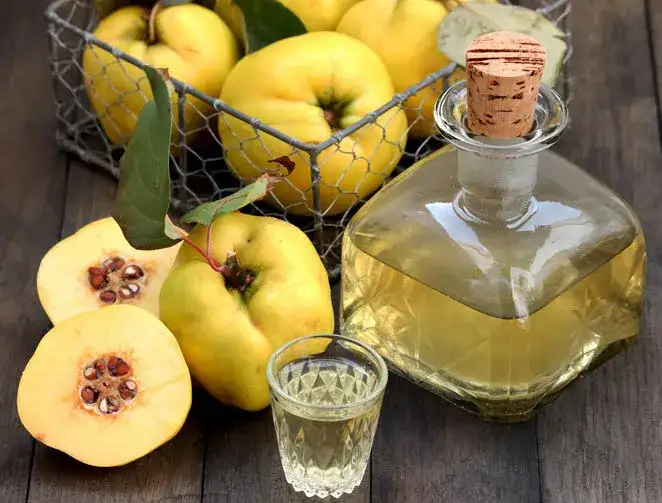 Dlaczego nalewka z pigwy ciemnieje i jak temu zapobiec?