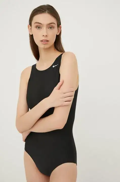 Stroje kąpielowe dla małego biustu: 7 trików na optyczne powiększenie