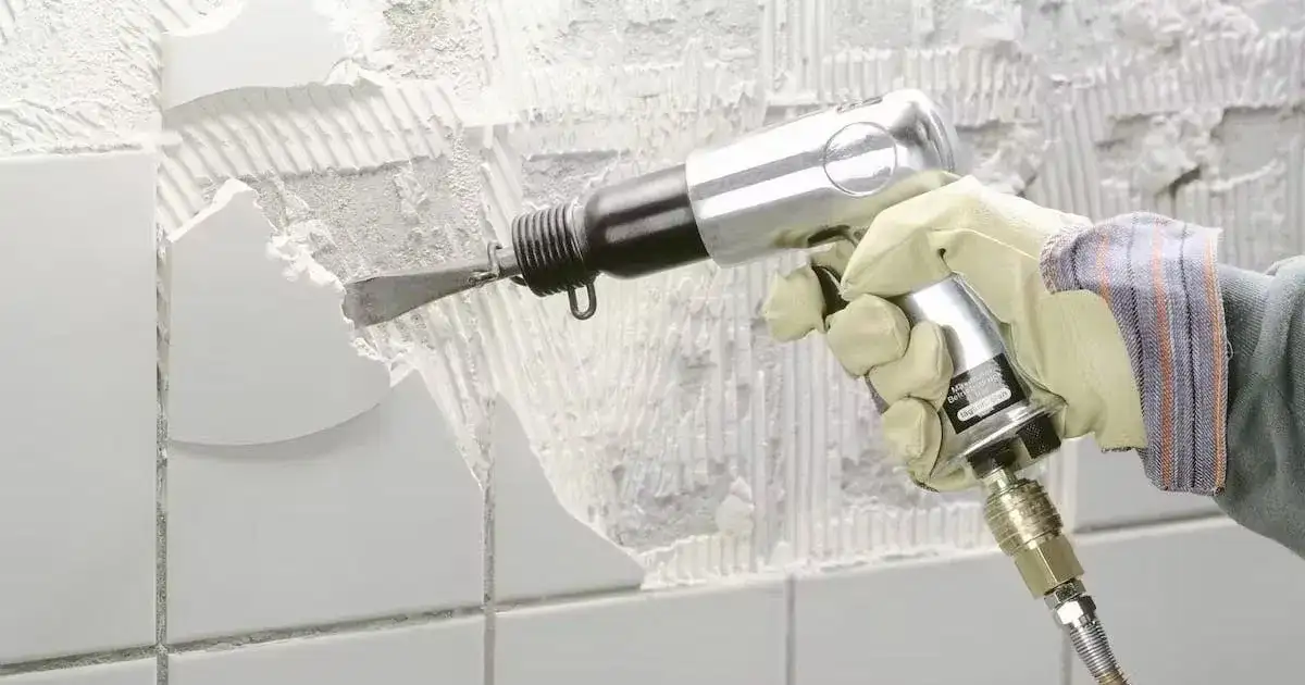 Jak usunąć klej z kafelek bez uszkadzania powierzchni płytek