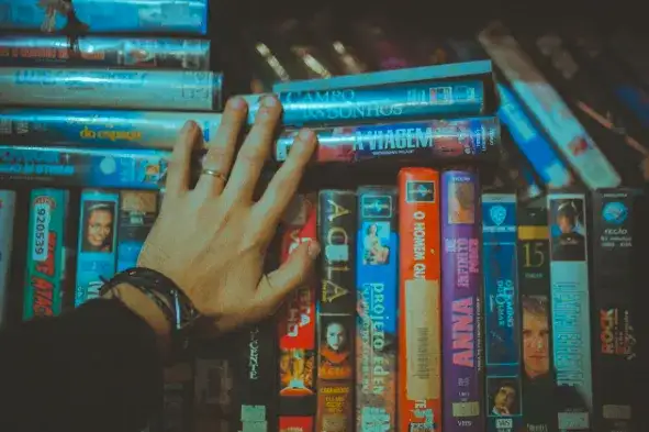 Platformy internetowe z darmowym dostępem do filmów kultowych