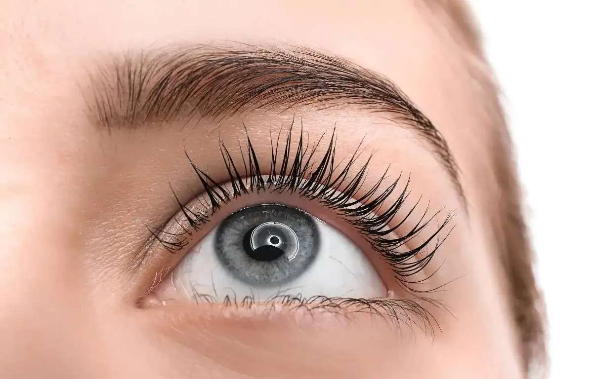 Laminowanie rzęs: ile się utrzymuje i jak przedłużyć efekt?