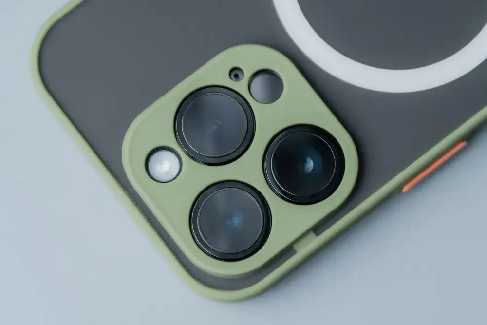 Jak wymienić szkło aparatu w telefonie? Poradnik krok po kroku