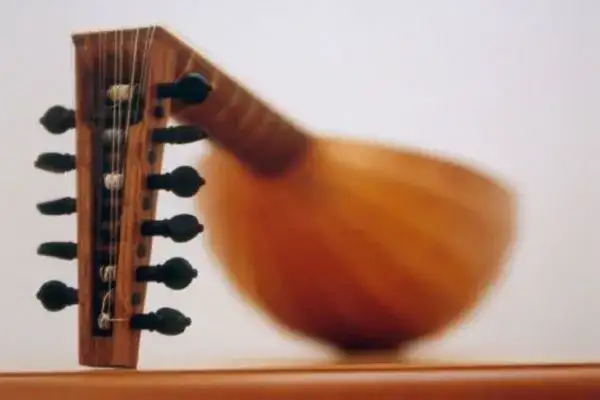 Instrumenty Bliskiego Wschodu - lutnia, qanun, darbuka i inne