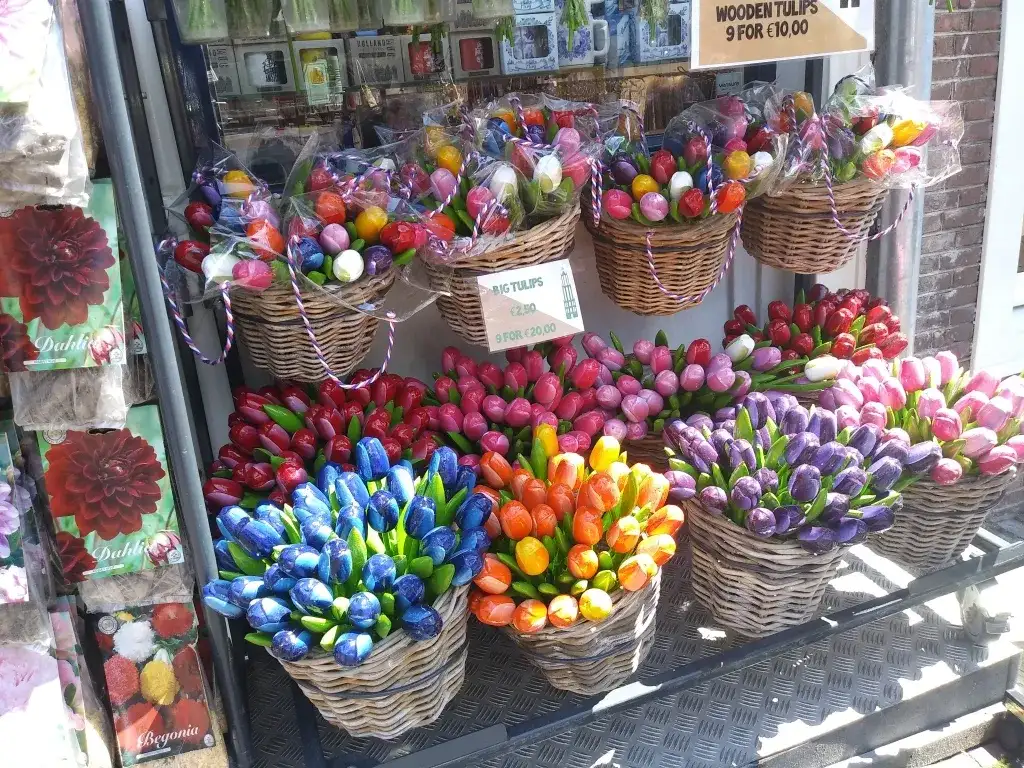 Co warto przywieźć z Holandii? Odkryj unikalne pamiątki i smaki